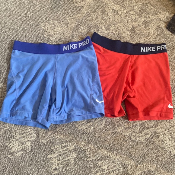 Nike Pros - Picture 1 of 2